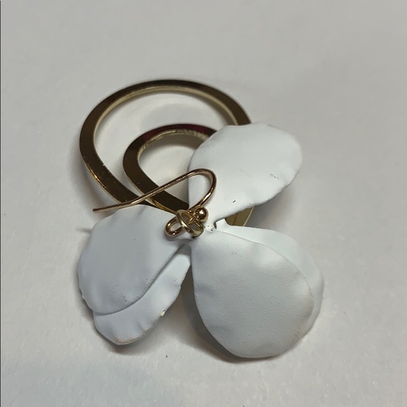 White and Gold Flower Earrings - Picture 3 of 3